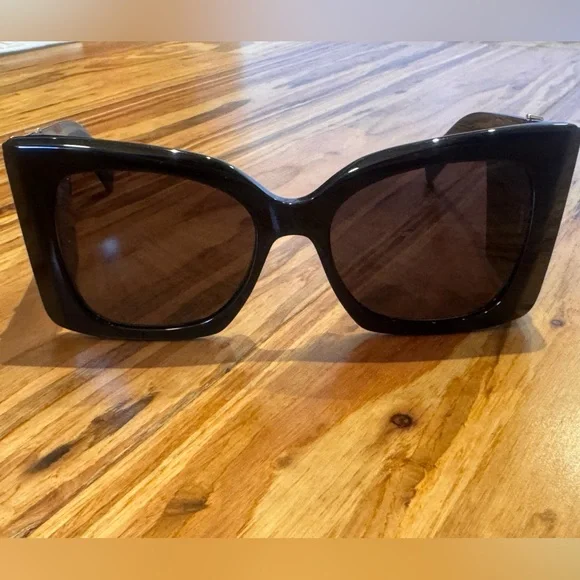 Saint Laurent Black Square Oversized Sunglasses with Gold YSL Logo - Picture 2 of 4